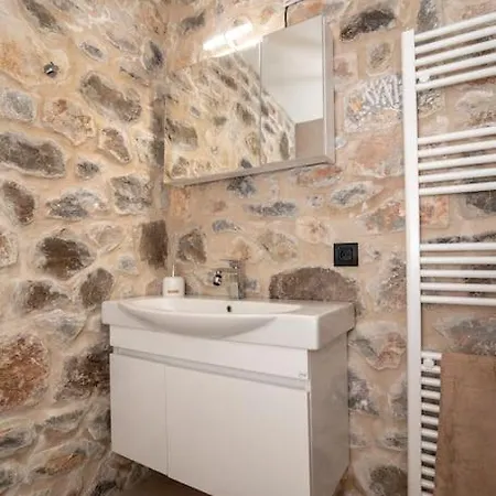 Forrest Stonehouse בית נופש Moláoi